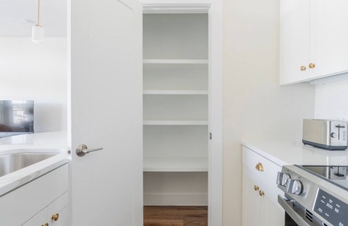 Scofield Farms Apartment | Blueground | Scofield Farms, pool, nr Walnut Creek Park