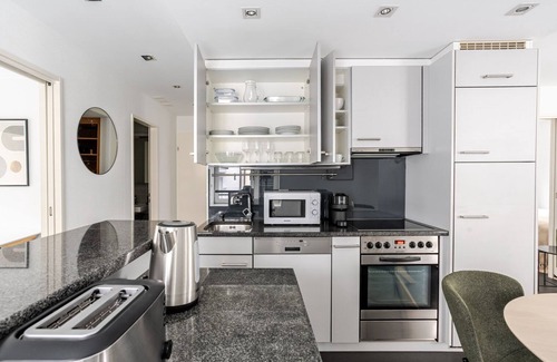 District 8 Apartment | Blueground | Seefeld, w/d, elevator, nr lake