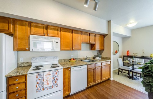 University District Apartment | Blueground | Univ Dist, AC & elev, nr UW & Burke
