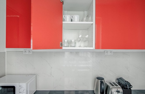 Porte-Dauphine Apartment | Blueground | Victor Hugo, elev, nr garden & dining
