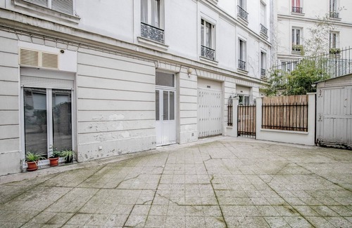 Porte-Dauphine Apartment | Blueground | Victor Hugo, elev, nr garden & dining
