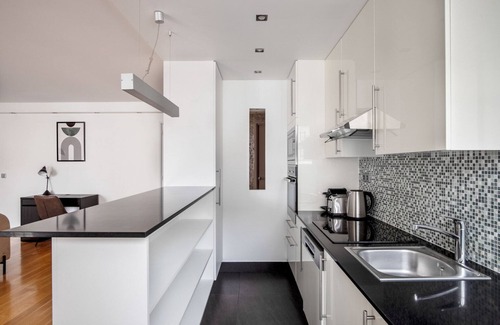 L'Europe Apartment | Blueground | Villiers, elevator, nr shopping