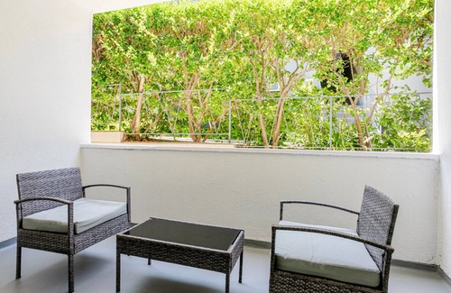 Westwood Apartment | Blueground | Westwood, balcony, nr UCLA