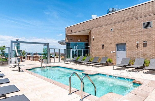 Woodmont Triangle Apartment | Blueground | Woodmont, pool & gym, nr Bethesda Row