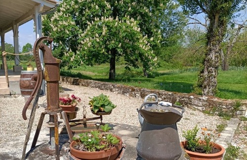 Lauzun House | Bluemoon Superb country gîte with swimming pool, Périgord, south Dordogne,