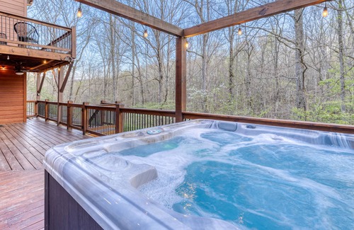 Morganton Cabin | BlueRidge -IndoorPool,HotTub,BBQ,Firepit & Theater