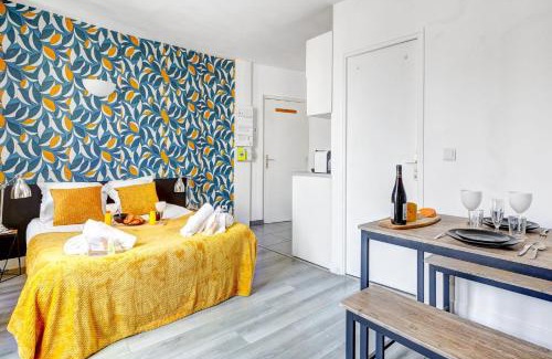 Bagnolet Apartment | Bluestay 142 - Charming Studio