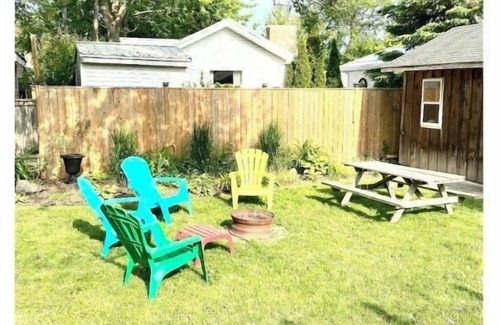Brights Grove Cottage | Bluewater Delight