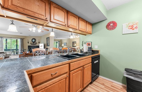 Table Rock Condo | Bluffs Oasis 2 Bedroom Condo by RedAwning