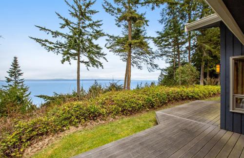 Port Angeles House | Blufftop on Freshwater Bay