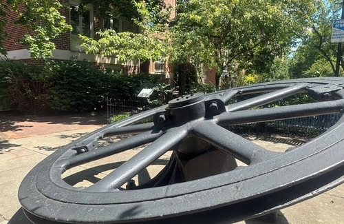 Federal Hill House | Bmore Townhome: Walk to Stadiums, Conventions. Close drive to Hopkins, airport.