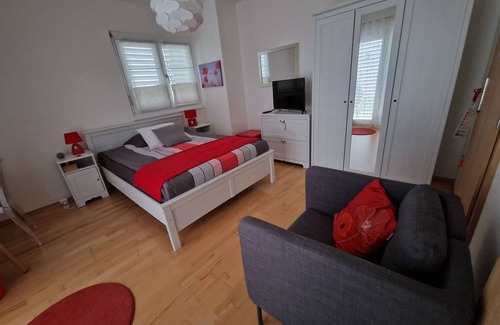 Mies Bed & Breakfast | BnB Les Coquelicots