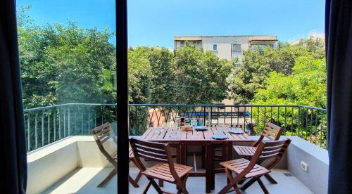 Old North Apartment | BnBIsrael apartments - Dizengoff Brique