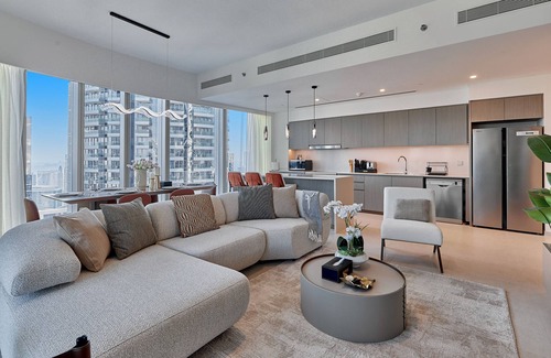 Downtown Dubai Apartment | bnbme - Grande Residences - 3 BDR