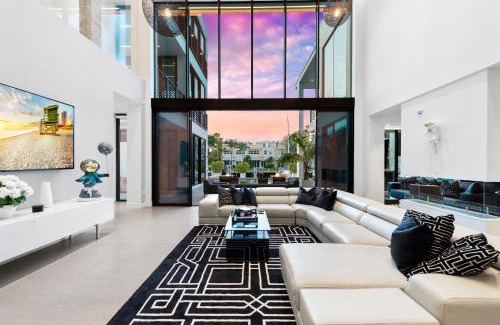 Coral Ridge House | Boardwalk Mansion