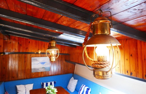 Stadsdriehoek Boat Rental | Boat apartment Rotterdam Fokkelina