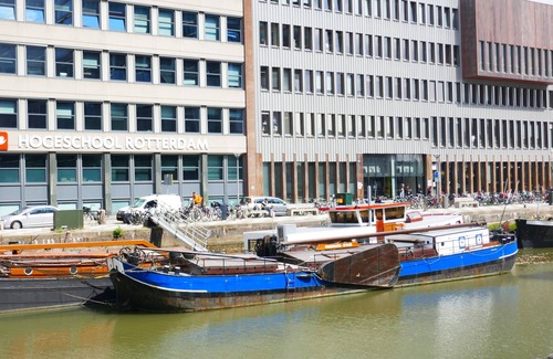 Stadsdriehoek Boat Rental | Boat apartment Rotterdam Fokkelina