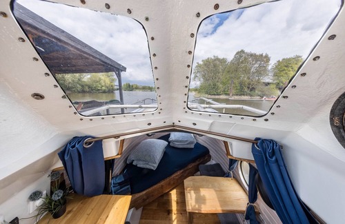 Neuland Boat Rental | Boat 'Besonders Ausgebautes Rettungsboot' with Wi-Fi