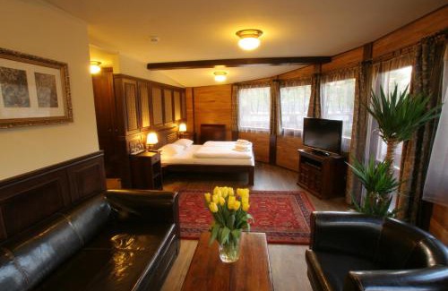 Nove Mesto Boat Rental | Boat Hotel Matylda
