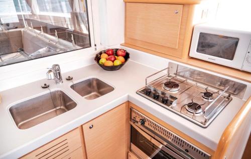 Fiumicino Boat Rental | Boat Nicole