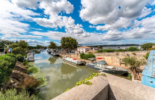 Bellegarde Boat Rental | Boat 'Penichette Odyssey Croisieres' with Lake View, Private Terrace and Air Conditioning