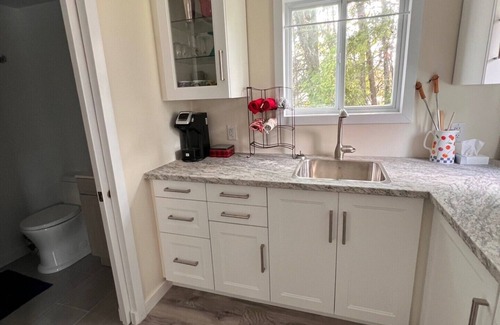 Innisfil Cottage | Boathouse Escape on Lake Simcoe! Perfect couples (+1) retreat 1 hour from GTA