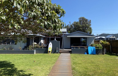 Whangamata House | Bob's Bach by the Beach