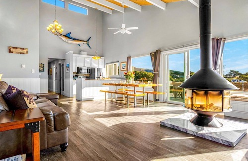 Sereno del Mar House | BodegaBayBeachHome~FamilyGetaway by the Coast BeautifulViews!PoolTable&Lounge