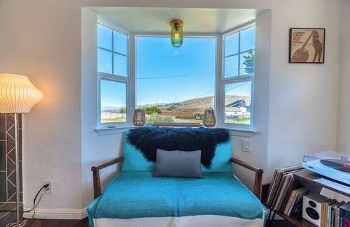 Salmon Creek House | BodegaBreeze~Serene Coastal Home+Studio -Bodega Bay,Walk to Beach/HotTub/WiFi