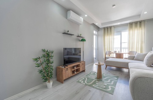 Kaleici Apartment | Bohemian Vibes & Spacious Comfort, Just Minutes from the Heart of the City!
