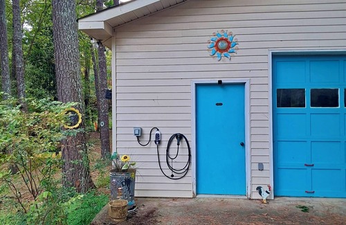 Decatur House | Boho Acre Retreat 20 mins from DT/Airport & EV Charger!