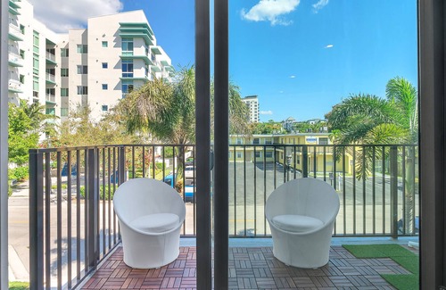 Flagler Village House | Boho Beach Haven in Downtown FTL n9 minutes to the beach!
