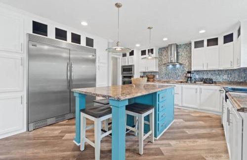 Ocean Isle Beach House | Boho Beach Home with Huge Kitchen