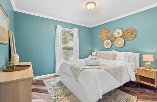 Ocean Isle Beach House | Boho Beach Home with Huge Kitchen