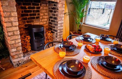 Cleethorpes House | Boho Beach House Hot Tub, 3 Bedroom