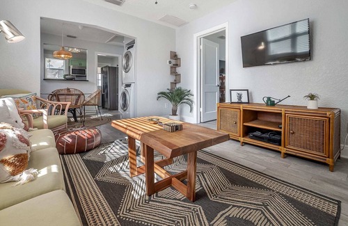 Riverside Heights House | "Boho Bungalow" - Fenced In|Fire Pit|Grill