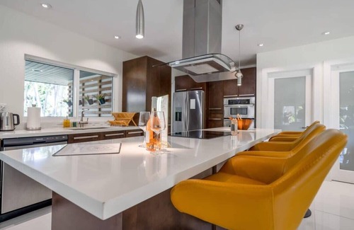 Glenvar Heights House | Boho House, Large Yard, Central Miami Location