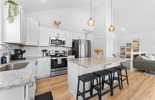 Kimberling City Cabin | Boho Lakeview Lodge Lazy River/Indoor pool/Game room/Silver Dollar City