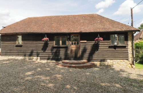 Bilting Cottage | BOLTON BARN, pet friendly, character holiday cottage in Lenham Heath