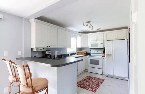 Kenmont Cottage | Bond Way · ✰Private House✰ Close to Beach,Bars & Restaurants