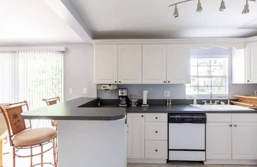 Kenmont Cottage | Bond Way · ✰Private House✰ Close to Beach,Bars & Restaurants