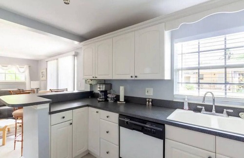 Kenmont Cottage | Bond Way · ✰Private House✰ Close to Beach,Bars & Restaurants
