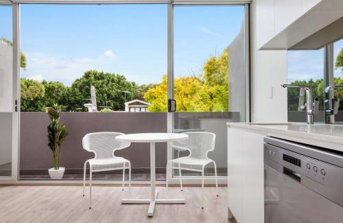Bondi Apartment | Bondi Beach Studio King Suite + Balcony