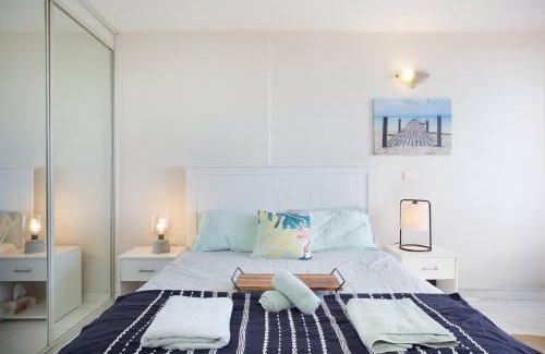 Bondi Apartment | 'Bondi Fairview' Coastal Panorama with Balcony