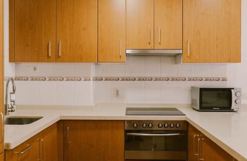 Benagalbon Apartment | Bonito piso junto a campo de golf, mar y montaña