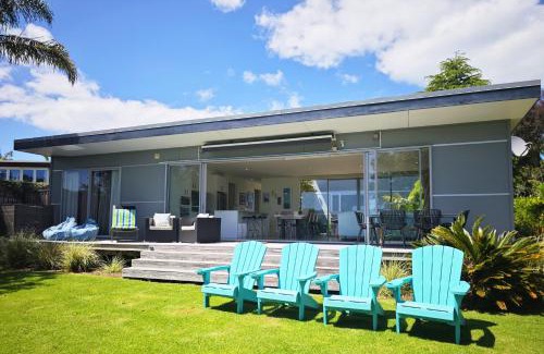 Surfdale House | Bonnie Doon, Kennedy Point - Be My Guest Waiheke