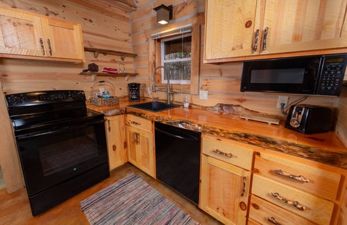 Madison Cabin | Bonnie's Private City Cabin-Madison's Only Log Cabin Rental