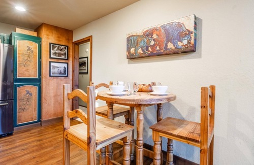 Kingswood Estates House | Book Now for Fall! 4 Bedroom, Plus Loft! Forest Views, Fireplace, and Garage!