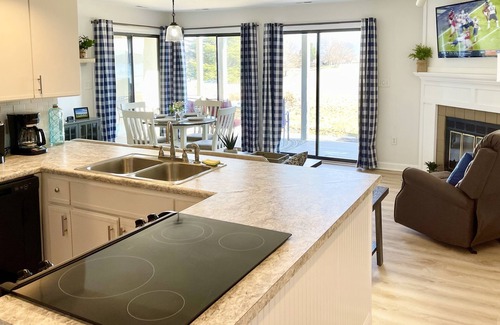 North Shore Condo | BOOK NOW FOR FALL-BERNARDS LANDING-BEST AMENITIES INDOOR POOL HOT TUB-OPEN