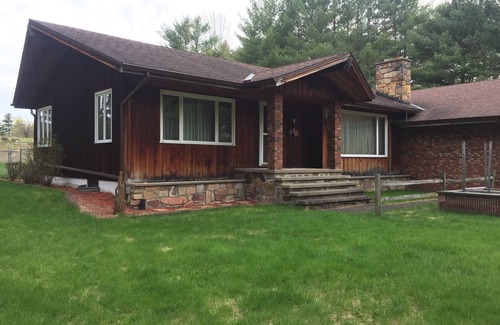 Au Sable Forks House | Book now for fall foliage. Whiteface Gondola! Plan a quiet getaway.